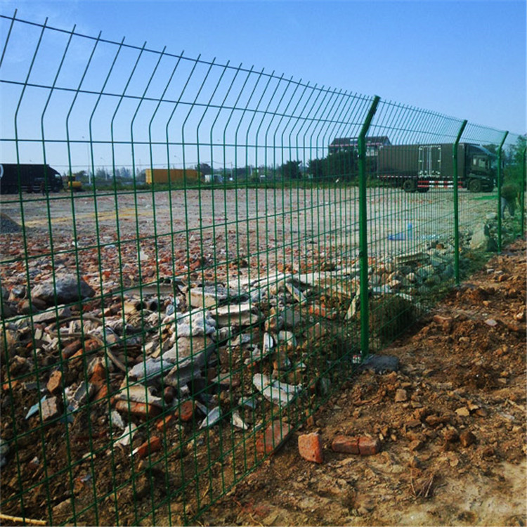 鐵絲網(wǎng)護欄圖片2 鐵絲網(wǎng)護欄圖片2