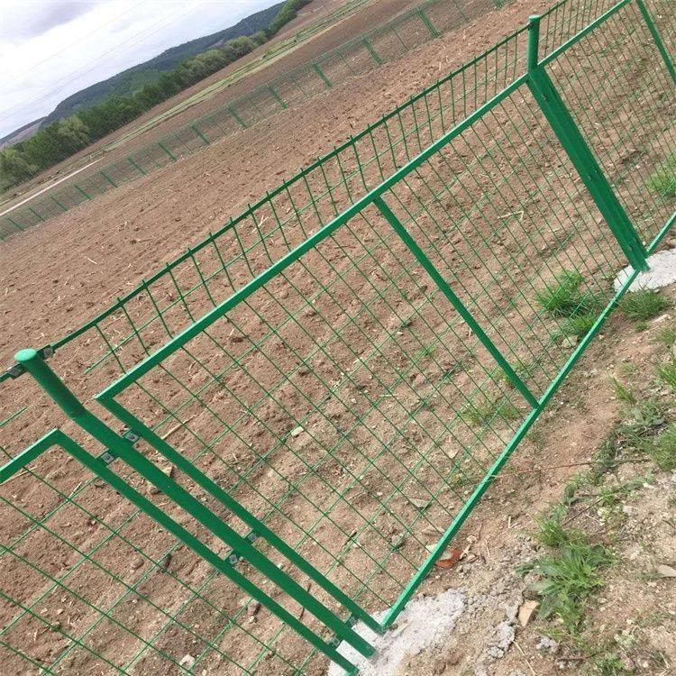 鐵絲網(wǎng)護欄圖片4 鐵絲網(wǎng)護欄圖片4